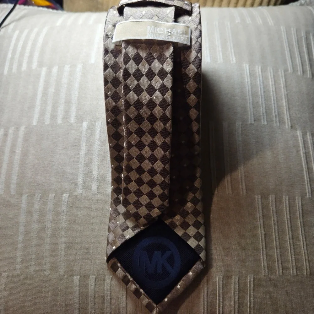 Michael Kors Men's Tie 100% Silk Geometric Pattern Brown‎ Gold Business Formal